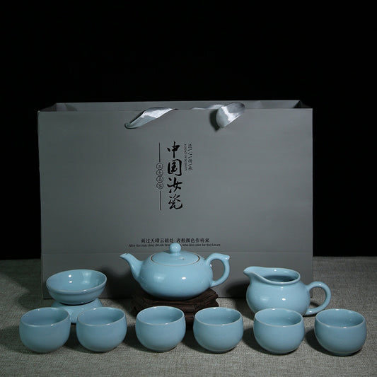 This set of Ru porcelain teapot sets as a whole presents a light and elegant sky-blue color, just like the sky after a rainstorm when it clears up. It's fresh and natural, giving people a sense of tranquility and far-reaching aspiration. The colors of the teapot and the teacups are uniform, and the glaze is smooth, warm and delicate, exuding a primitive, simple and elegant temperament, fully demonstrating the unique charm of Ru porcelain. 