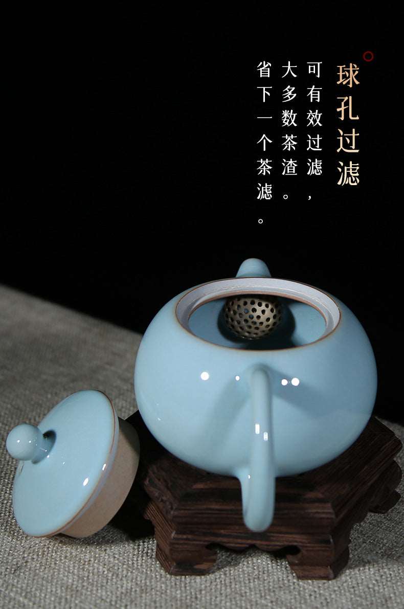 This set of Ru porcelain teapot sets as a whole presents a light and elegant sky-blue color, just like the sky after a rainstorm when it clears up. It's fresh and natural, giving people a sense of tranquility and far-reaching aspiration. The colors of the teapot and the teacups are uniform, and the glaze is smooth, warm and delicate, exuding a primitive, simple and elegant temperament, fully demonstrating the unique charm of Ru porcelain. 