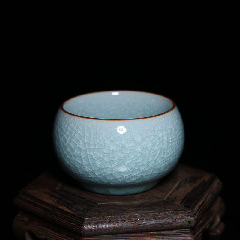 This picture shows a Ru porcelain tea cup with sky-blue glaze. The cup has a rounded and plump shape, and its rim is smooth. Against the backdrop of the sky-blue glaze, it looks like a fine work of art, giving off an air of tranquility and elegance. 