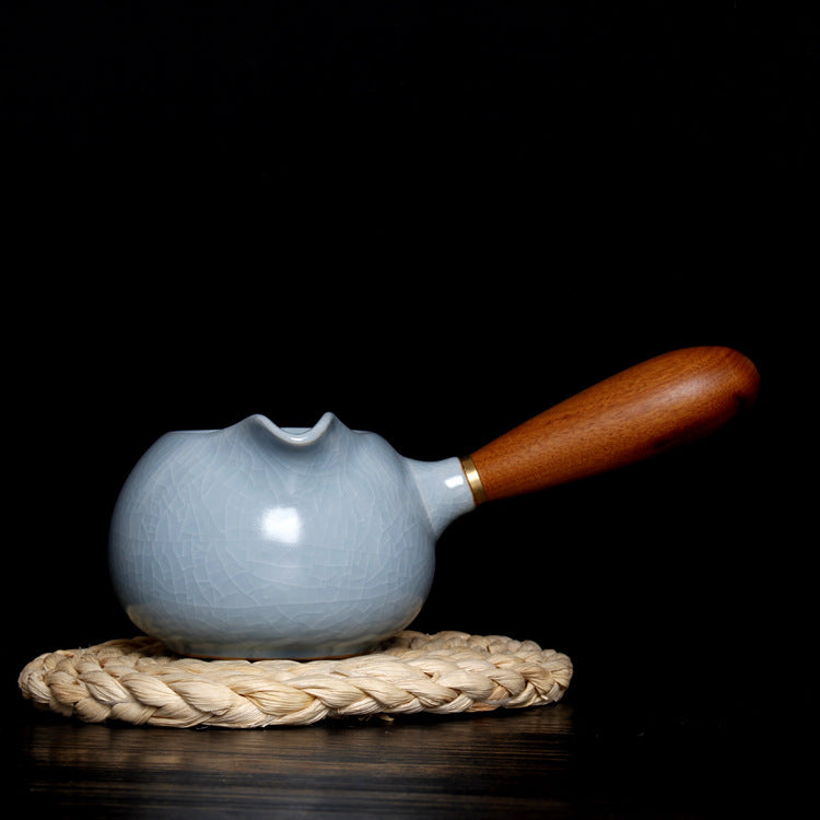 The picture of the fairness cup of Ru Kiln. Its glaze color is the classic sky-blue, just like the sky after the rain stops and the sky clears, being gentle and soft, giving people a sense of tranquility and elegance. The body of the cup is covered with fine crackle patterns that are naturally intertwined and as light as cicada wings. This is the unique artistic feature of Ru Kiln porcelain, demonstrating the superb level of the firing technique of Ru porcelain. 