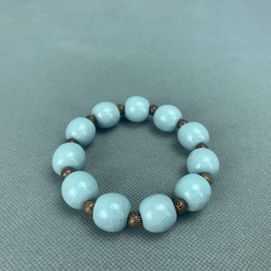 The ceramic beads of the bracelet display a unique cracked ice texture, just like ice flowers in winter. The cracks are natural and irregular, and there is a rich variety of colors available, such as pink, sky blue and so on, which adds a unique artistic sense and fashionable touch to the bracelet. 