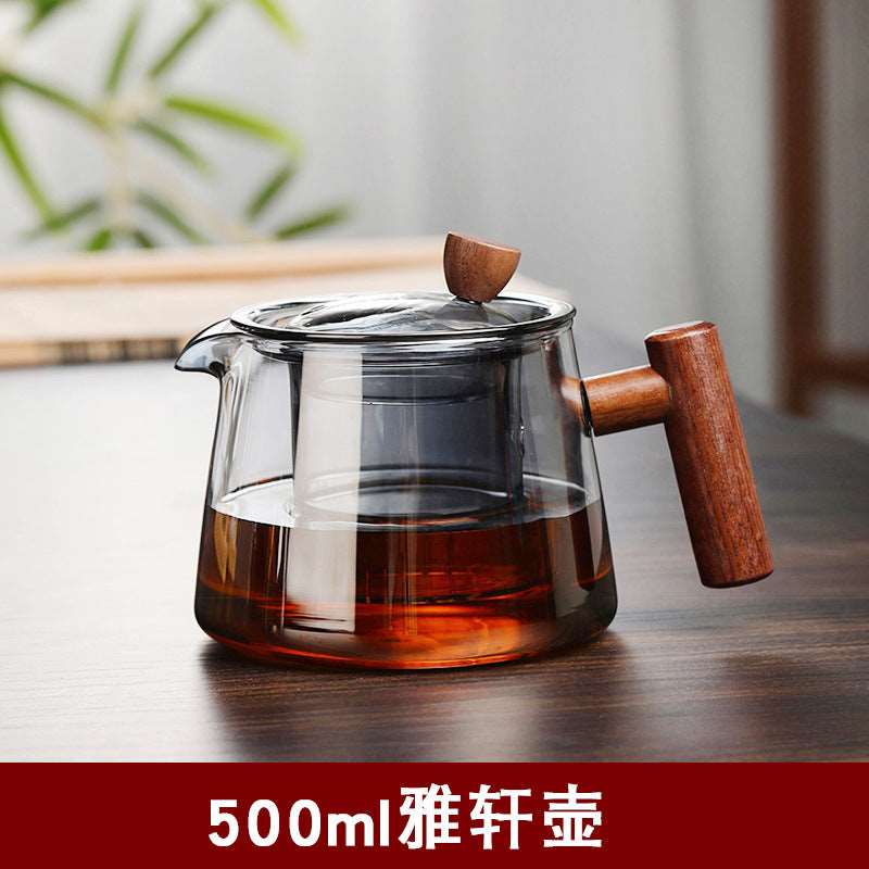 The smoky gray glass teapot has a unique color, presenting a low-key and luxurious style. Its rounded body has smooth lines, and the glass is crystal clear. The lid fits tightly with the body, showing the charm of the delicate tea art. 