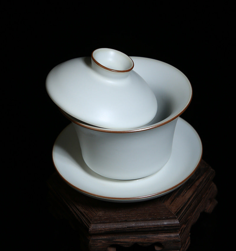 The picture of the tea bowl with moon-white glaze of Ru Kiln. The tea bowl has a simple and elegant shape, with an open mouth, a curved belly and a small circular foot. The lines are smooth and natural. The moon-white glaze evenly covers the inner and outer walls of the bowl. The glaze surface is smooth and delicate, like fat or jade, giving people a warm, smooth and mellow texture. 