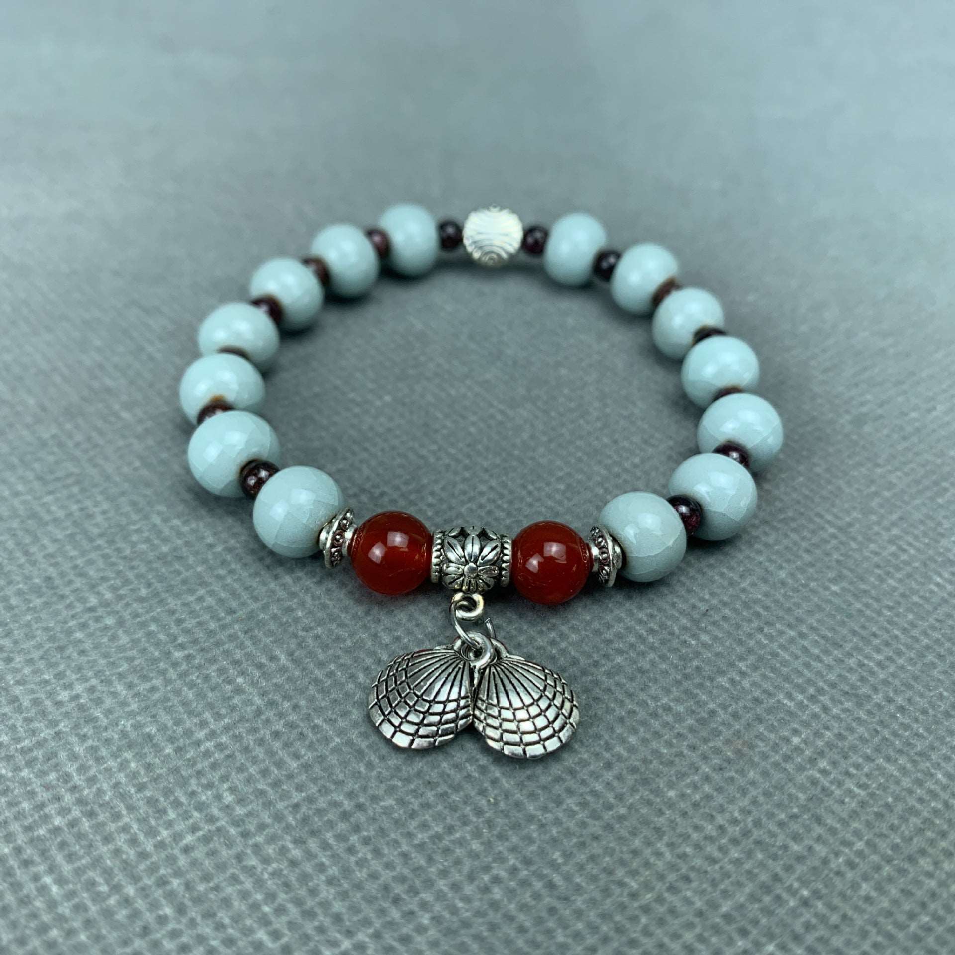 The ceramic beads of the bracelet display a unique cracked ice texture, just like ice flowers in winter. The cracks are natural and irregular, and there is a rich variety of colors available, such as pink, sky blue and so on, which adds a unique artistic sense and fashionable touch to the bracelet. 